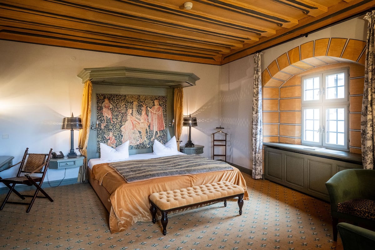 Junior Suite | In-room safe, individually furnished, desk, free WiFi