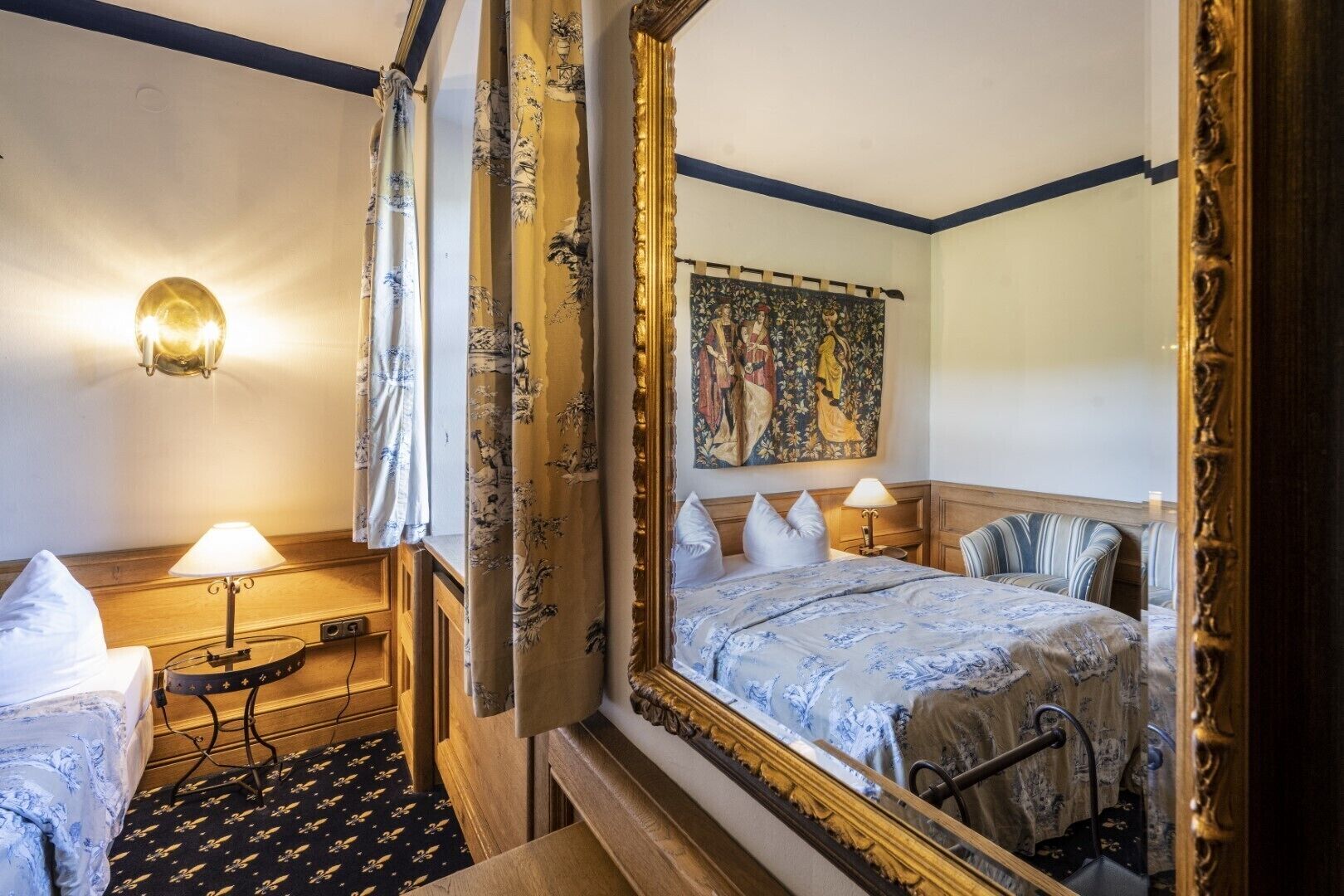 standard double room | in-room safe, individually furnished, desk, free wifi