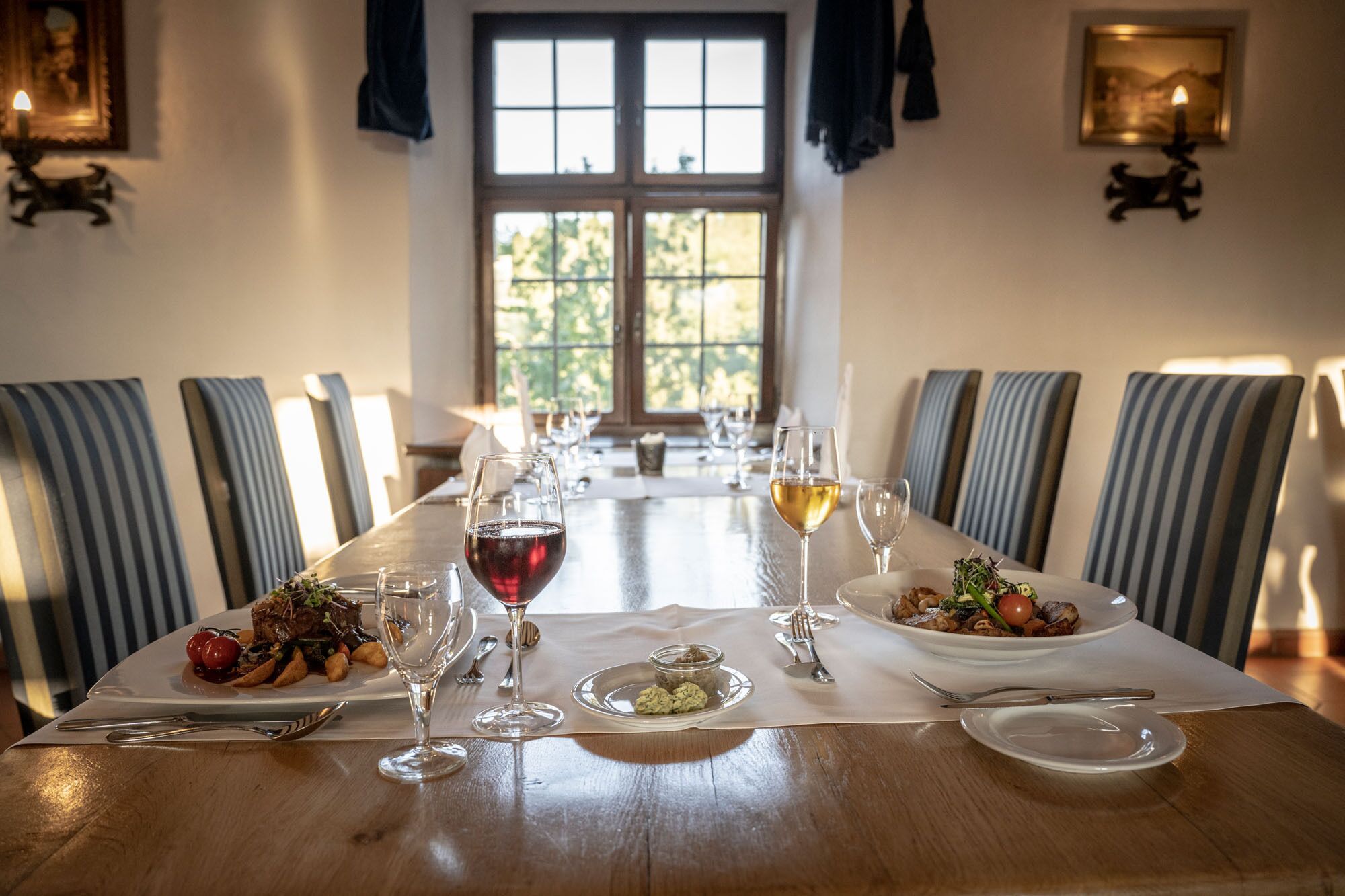 breakfast and dinner served, german cuisine