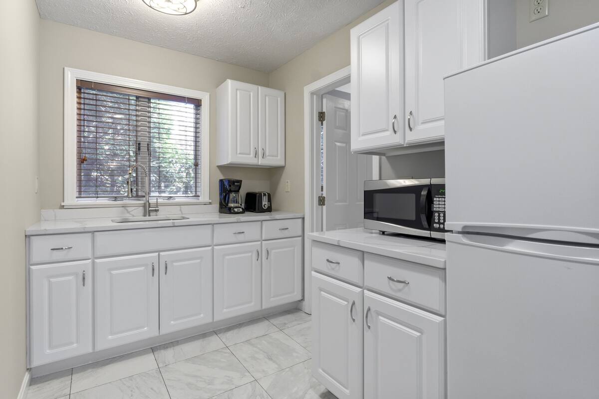 townhouse suite, 2 queen beds and sofa bed (stairs required) | private kitchen | fridge, microwave, coffee/tea maker, toaster