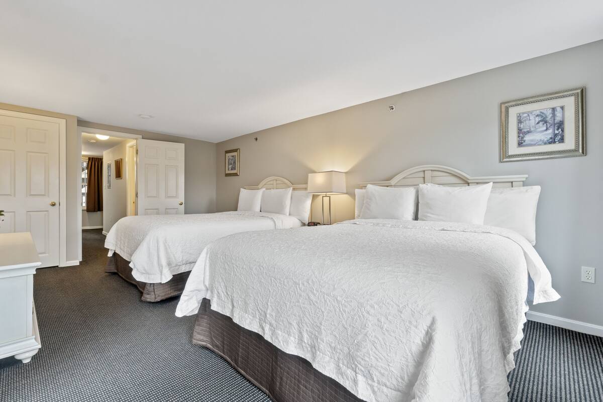 townhouse suite, 2 queen beds and sofa bed (stairs required) | 2 bedrooms, iron/ironing board, free wifi, bed sheets