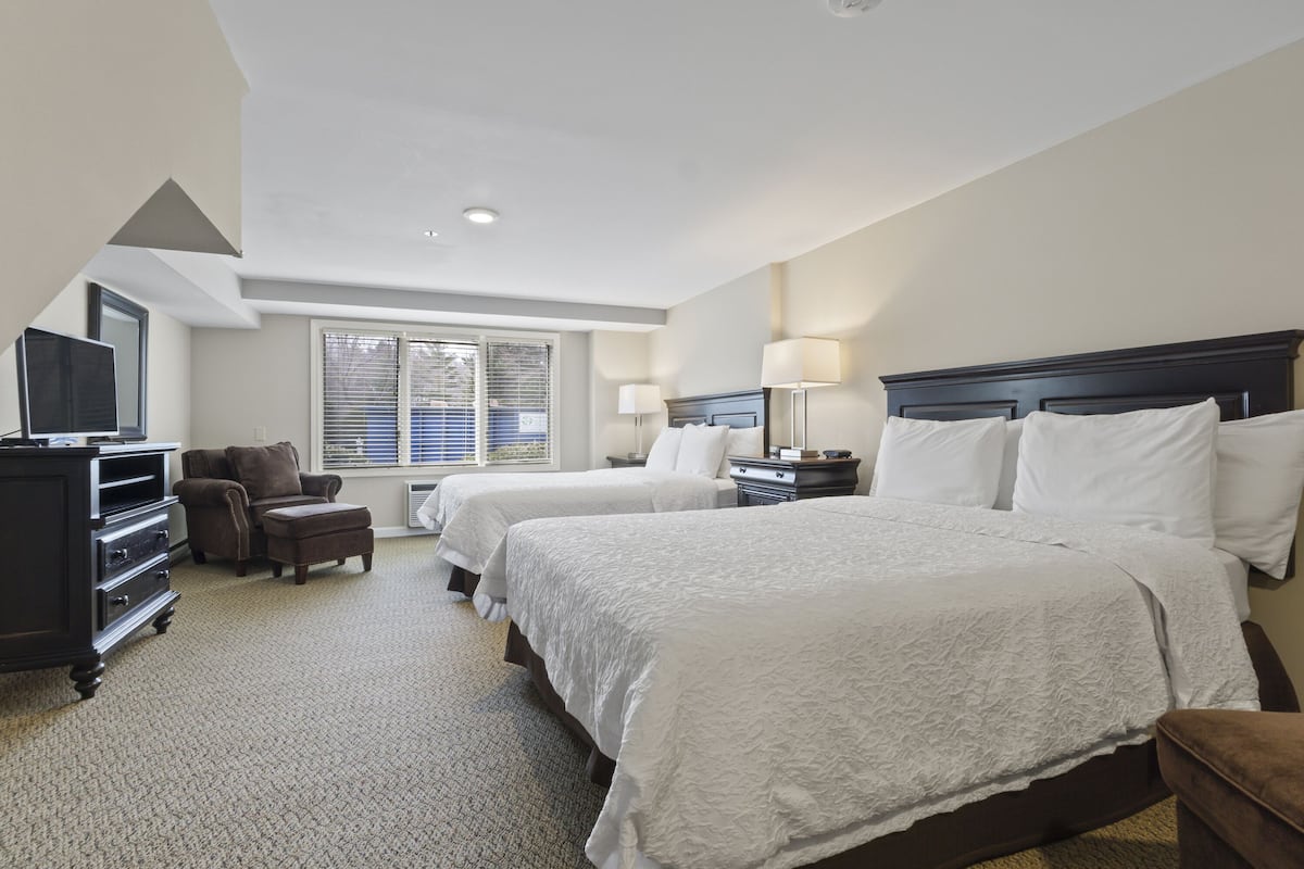 suite, 2 bedrooms (stairs required) | 2 bedrooms, iron/ironing board, free wifi, bed sheets