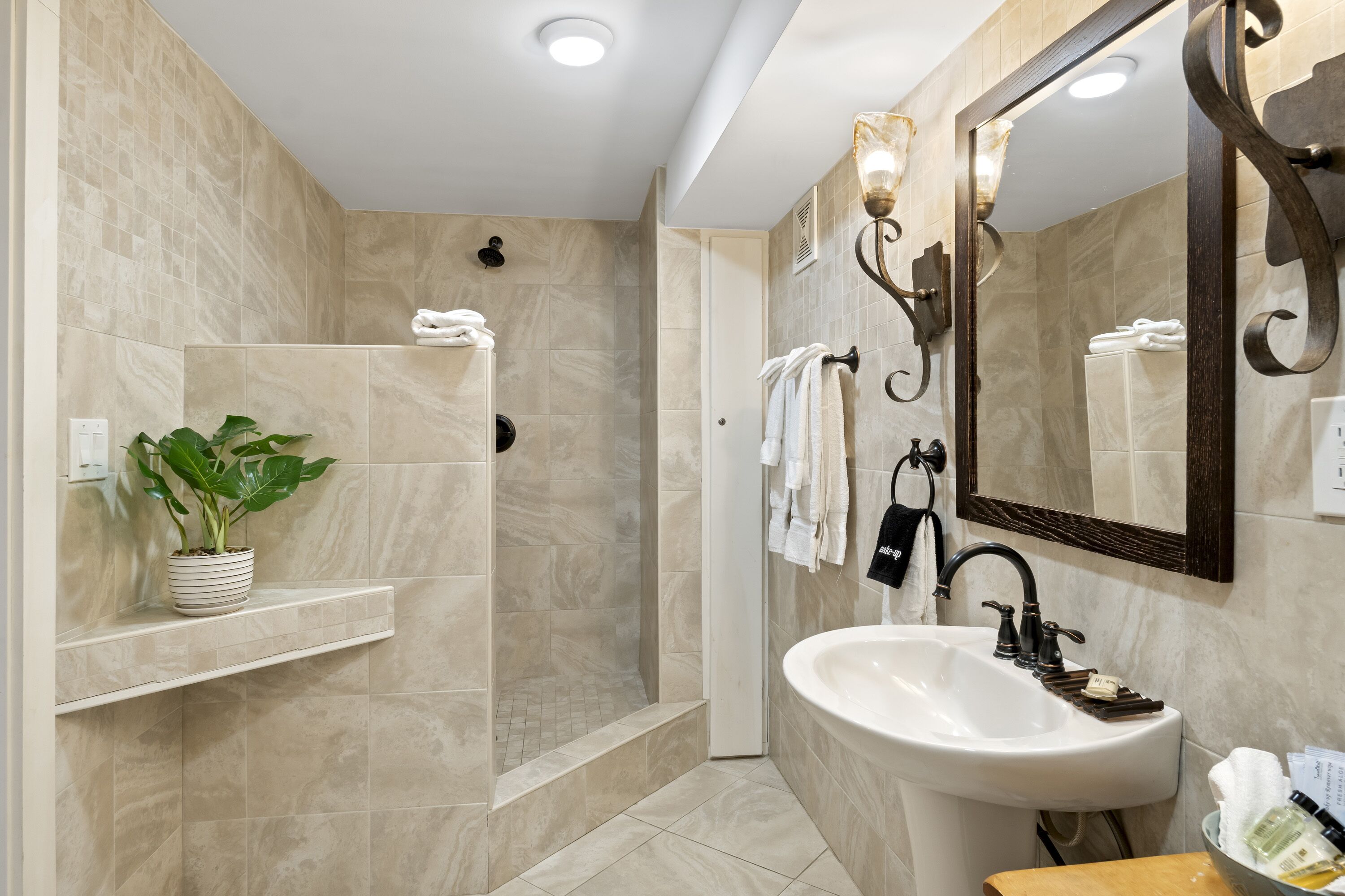 studio suite, 1 king bed, kitchen (stairs required) | bathroom | free toiletries, hair dryer, towels, soap