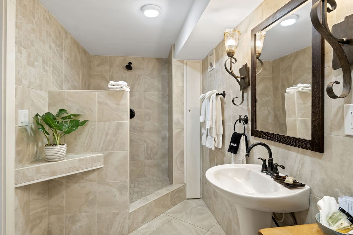 studio suite, 1 king bed, kitchen (stairs required) | bathroom | free toiletries, hair dryer, towels, soap