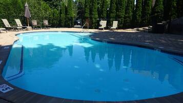 Kolam renang outdoor
