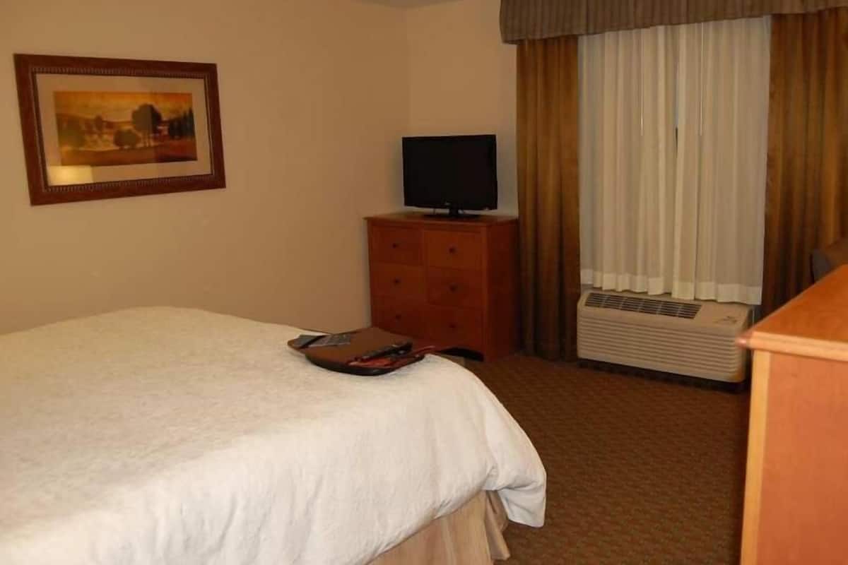 In-room safe, free rollaway beds, free WiFi, bed sheets