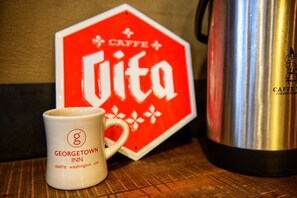 Free daily on-the-go breakfast  - Georgetown Inn (Seattle)