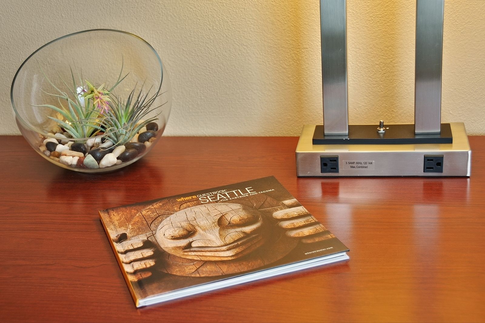 deluxe room, 1 queen bed | desk, iron/ironing board, free wifi, bed sheets