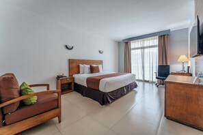 Executive Room, 1 King Bed | In-room safe, desk, laptop workspace, blackout drapes - La Venta Inn Villahermosa Hotel (Villahermosa)