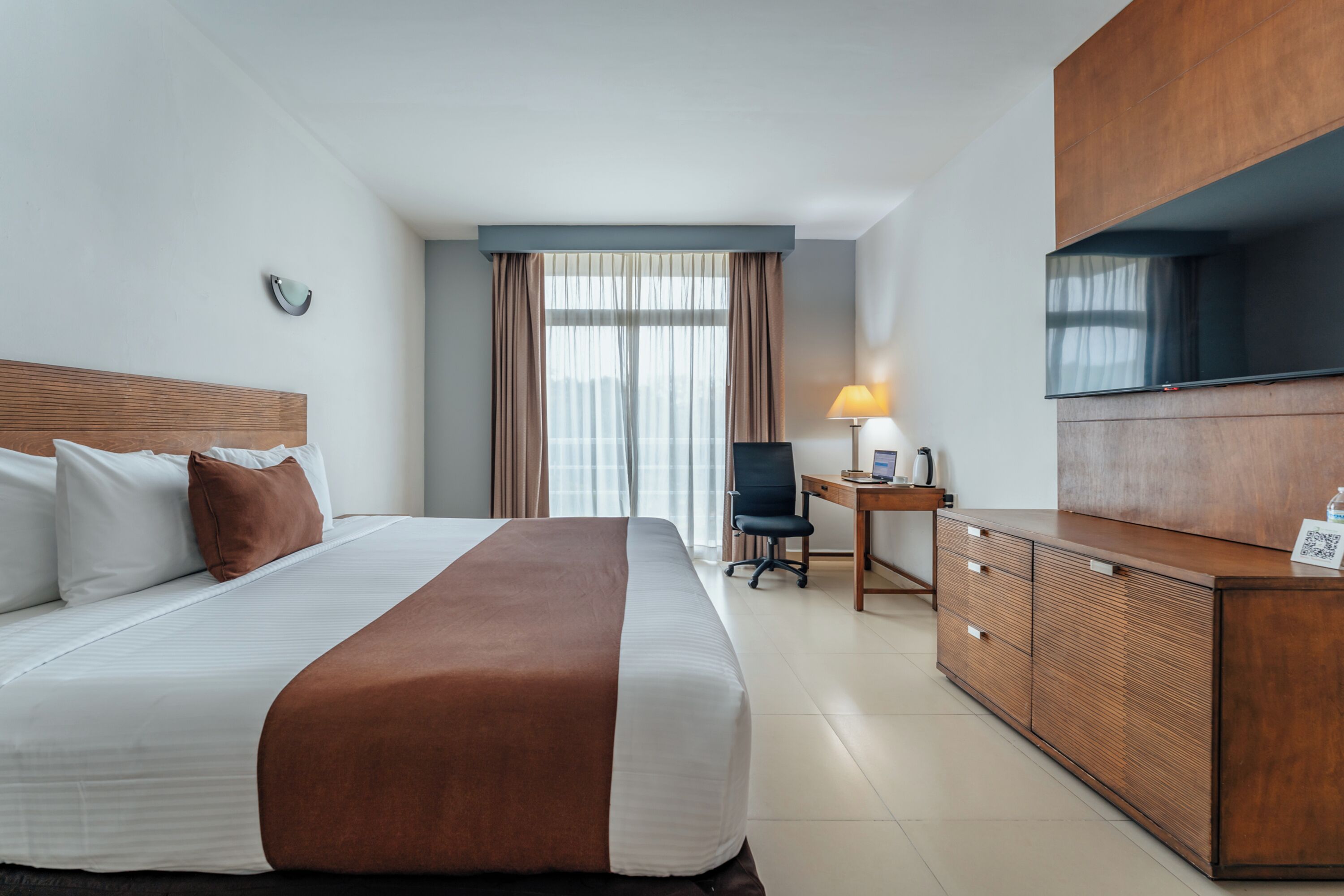 executive room, 1 king bed | street view