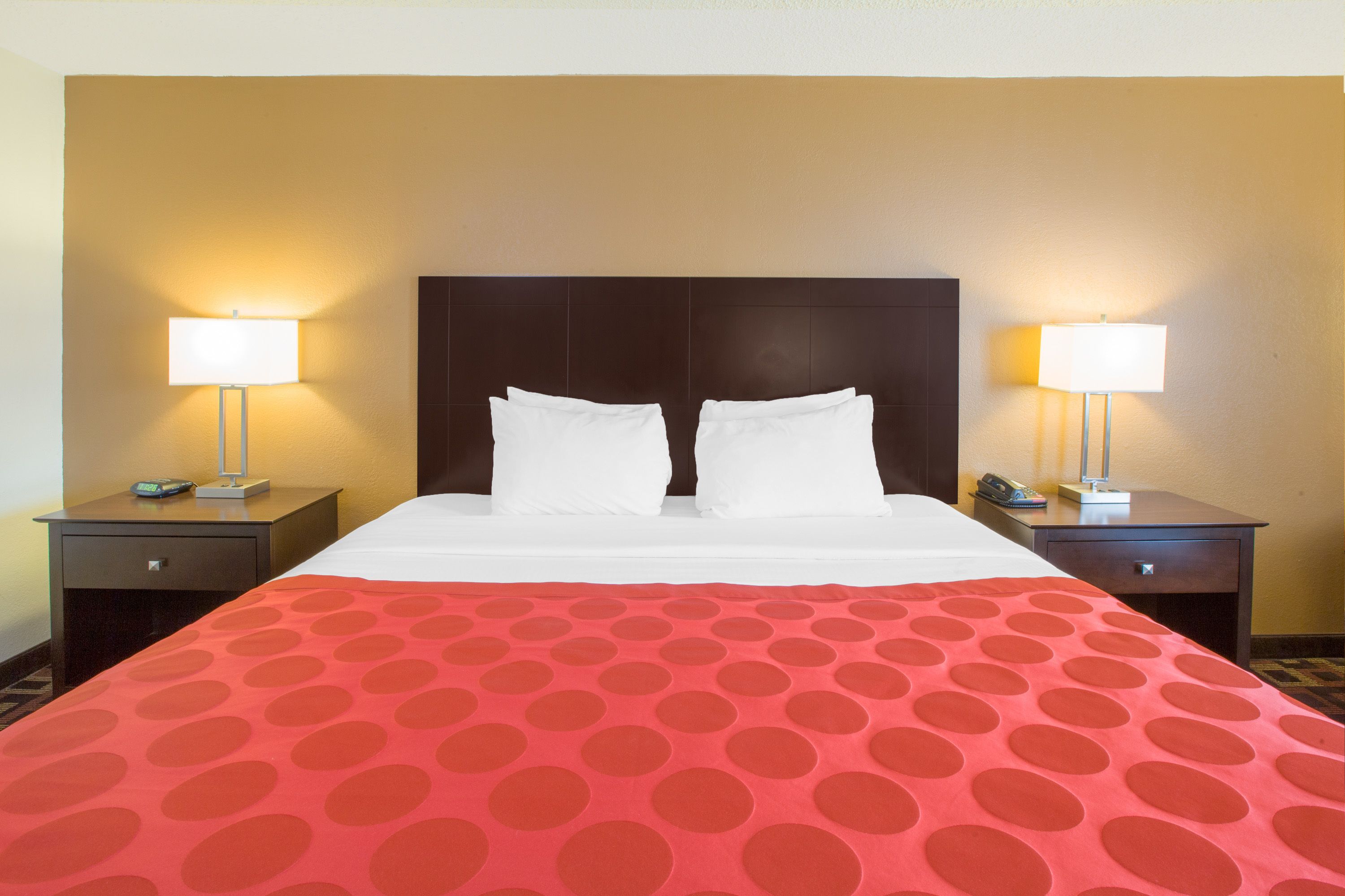 standard room, 1 king bed | pillow-top beds, in-room safe, desk, iron/ironing board