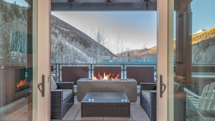 Element 52, Auberge Collection