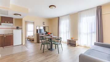 Apartamento | Área de sala de estar | Televisión LCD