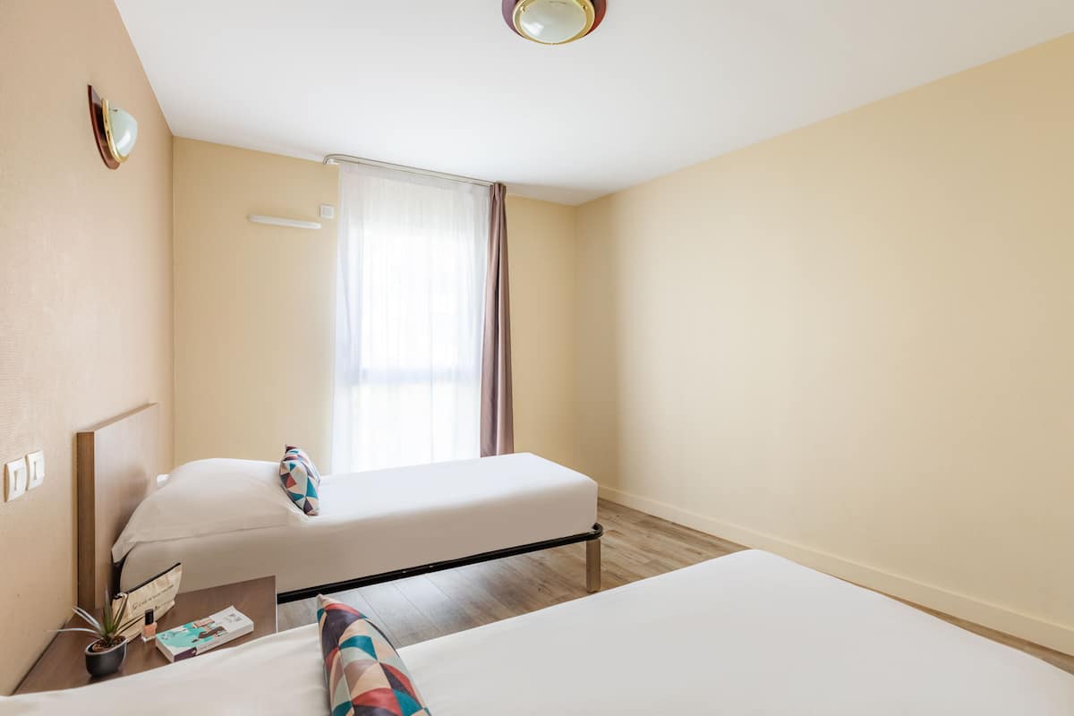 Large, One Double and One Sofa Bed | Desk, iron/ironing board, free WiFi, bed sheets