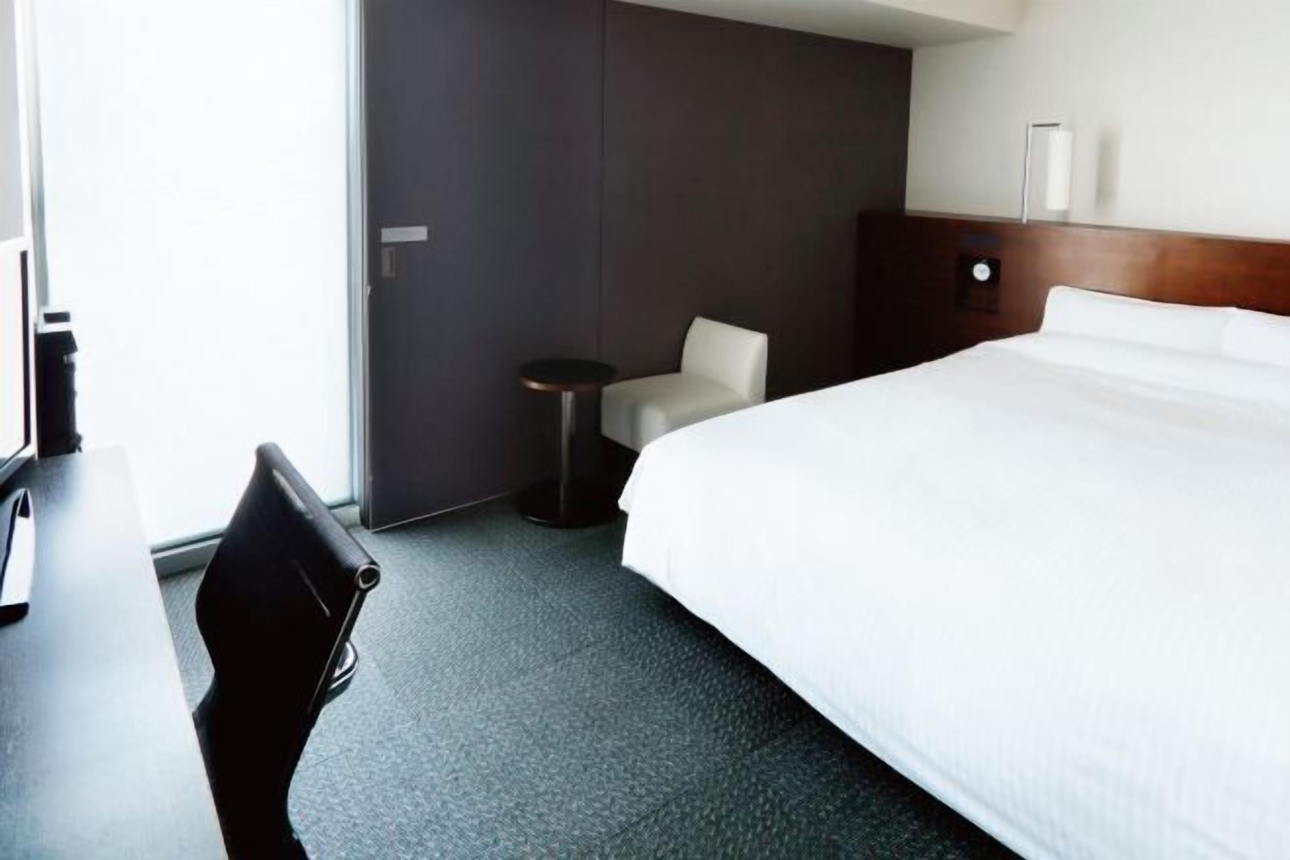 Premium bedding, desk, free WiFi, bed sheets