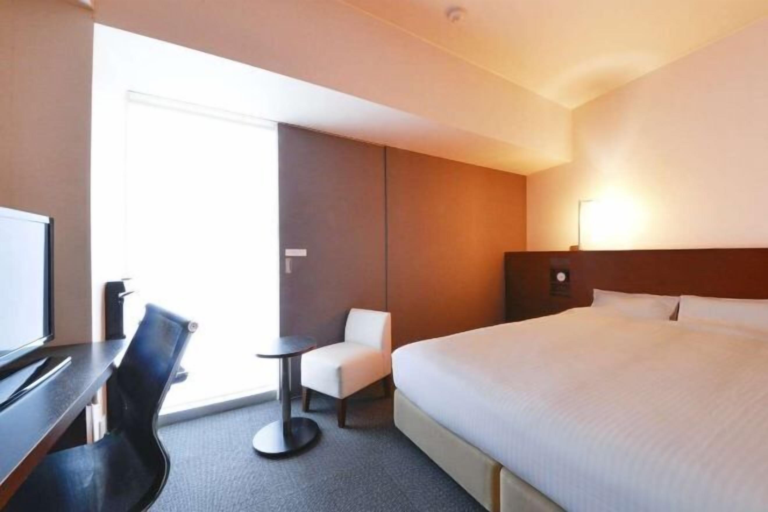 Premium bedding, desk, free WiFi, bed sheets