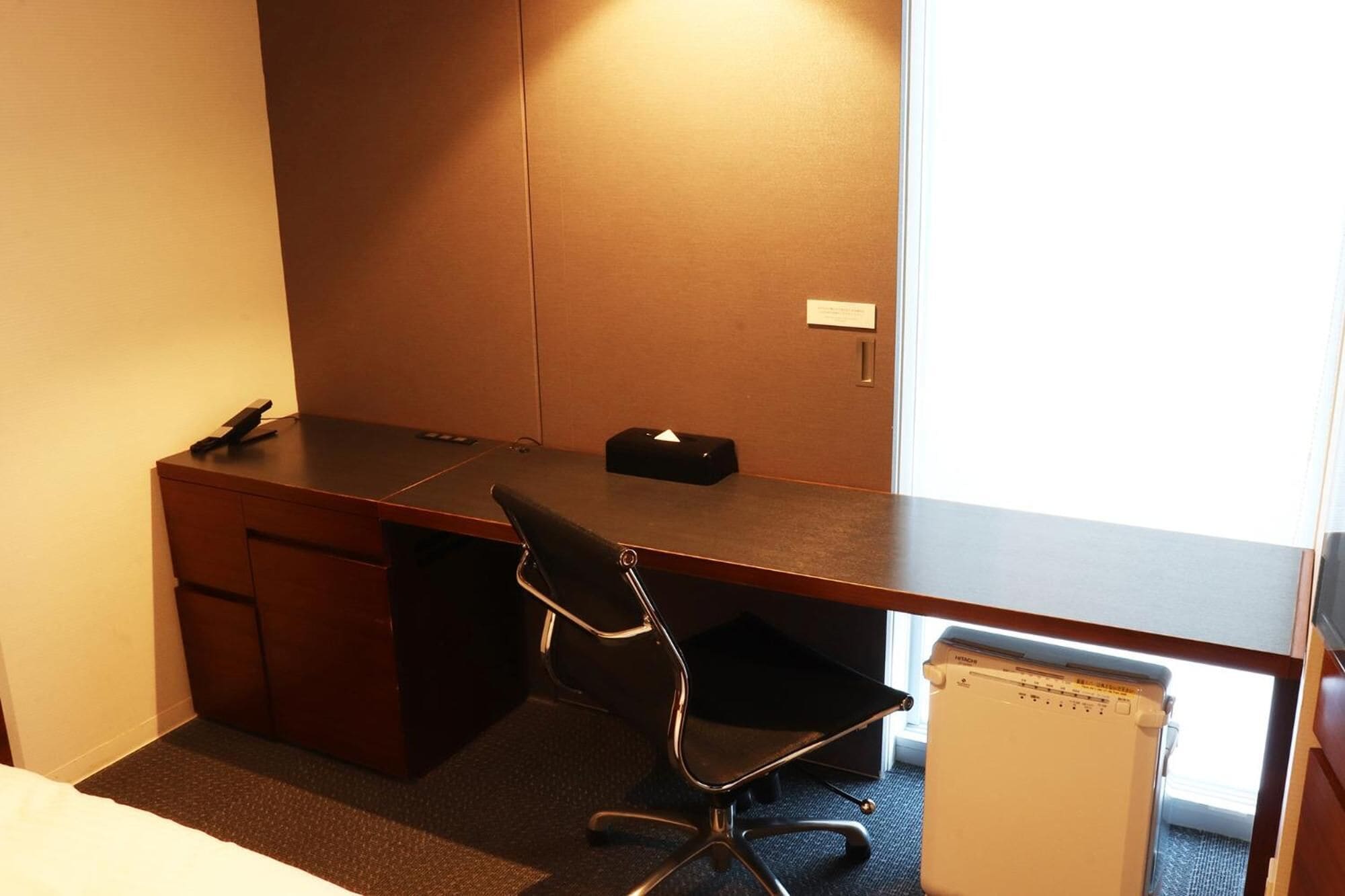 premium bedding, desk, free wifi, bed sheets