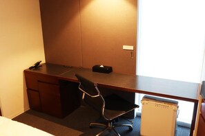 أغطية فراش متميزة ومكتب وواي فاي مجانًا وملاءات أسرّة