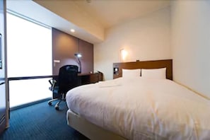 Premium bedding, desk, free WiFi, bed sheets - JR Inn Sapporo (Sapporo)