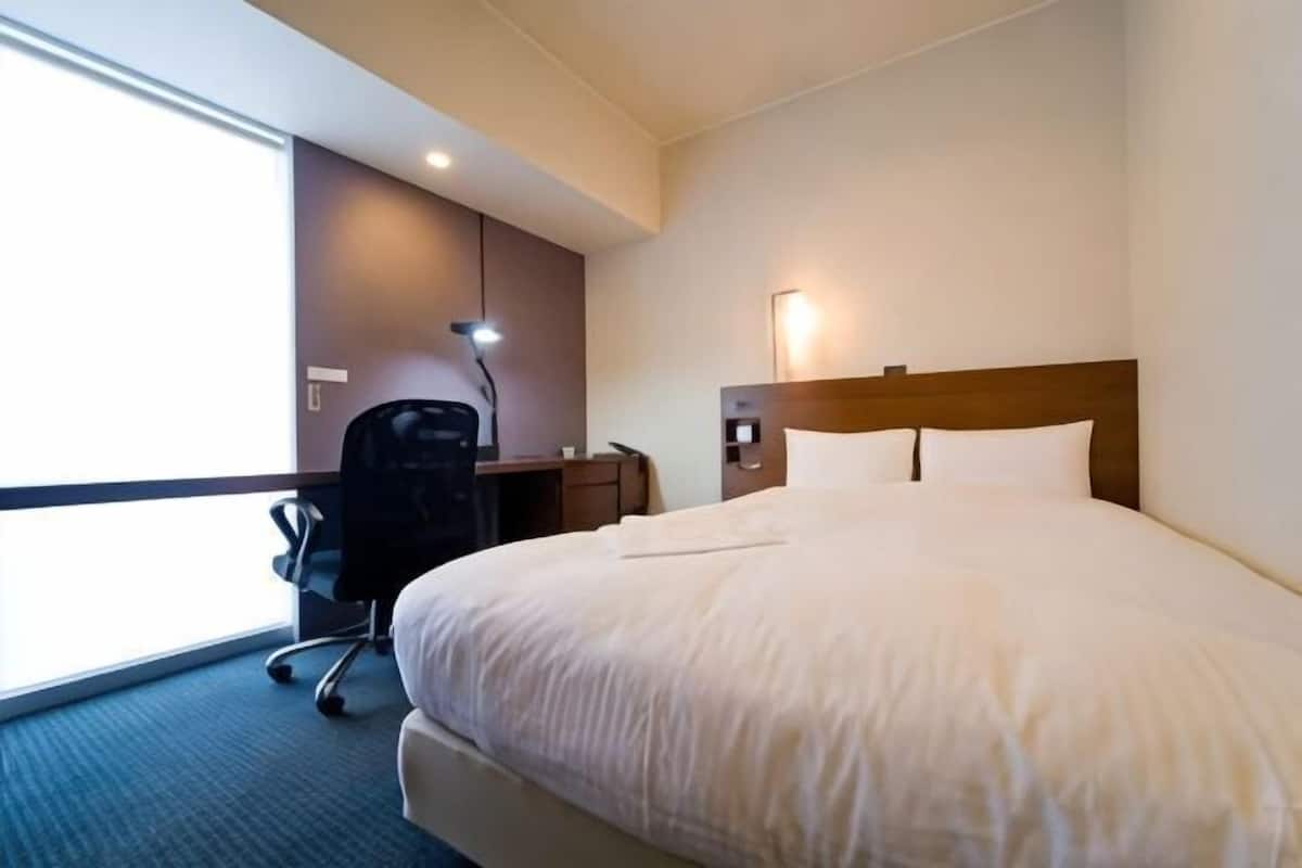 Premium bedding, desk, free WiFi, bed sheets