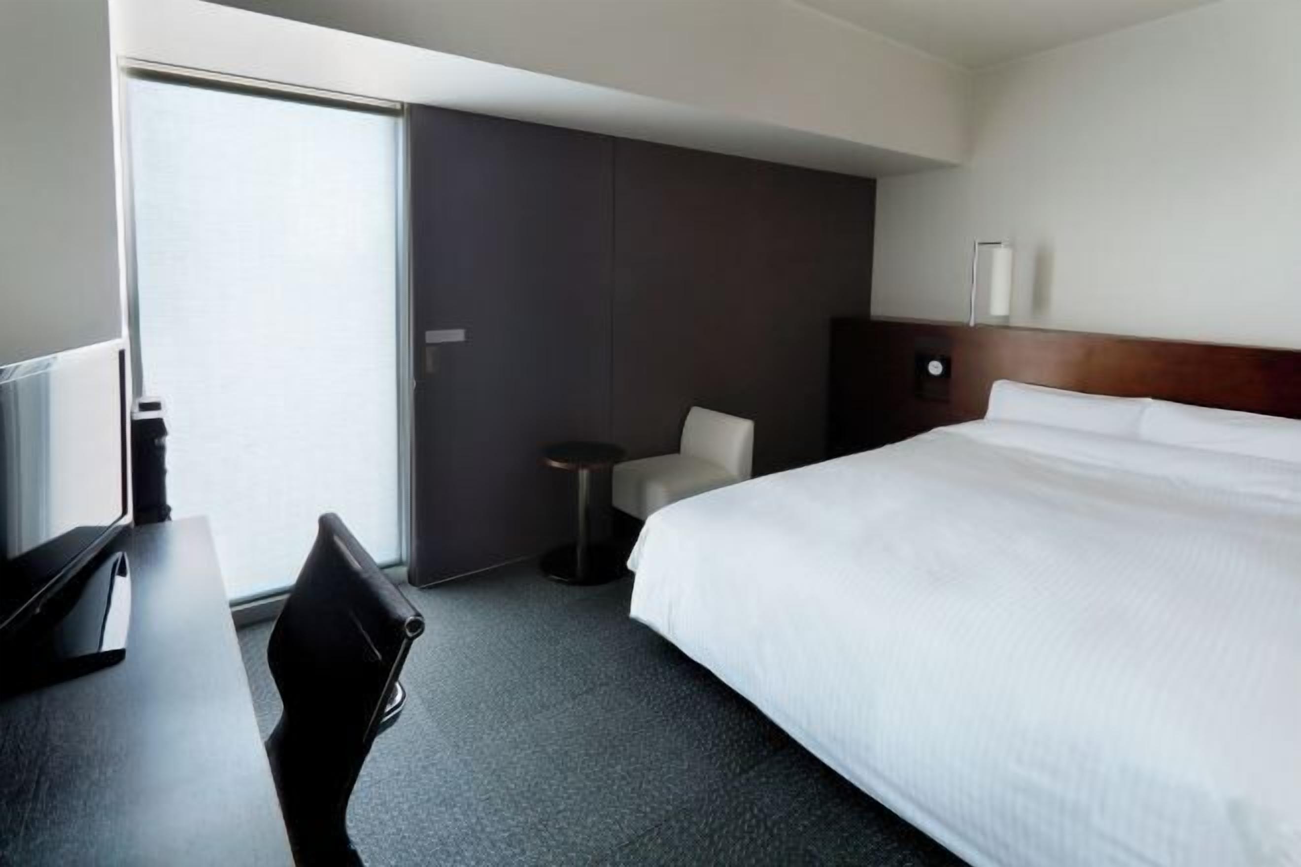 Premium bedding, desk, free WiFi, bed sheets