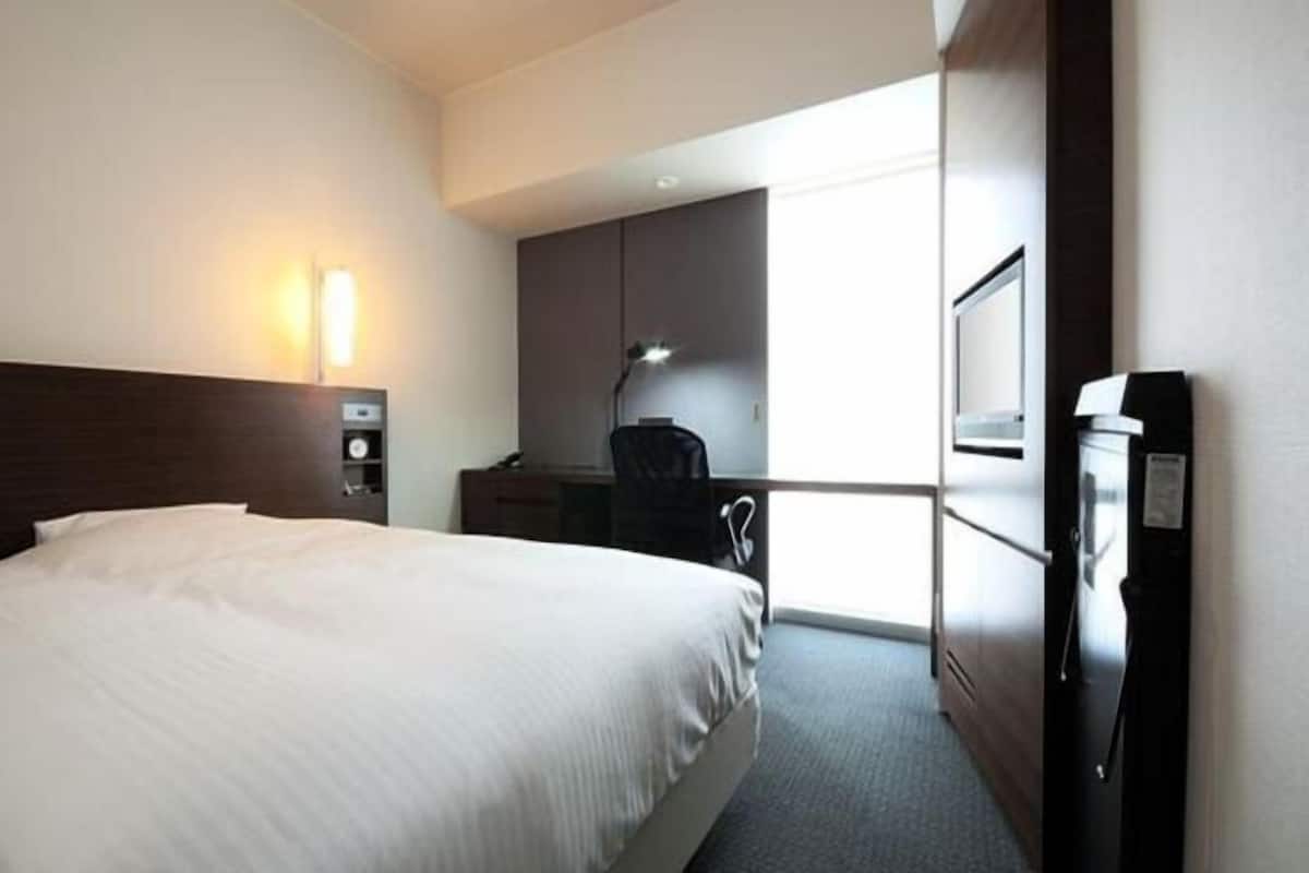 Hochwertige Bettwaren, Schreibtisch, kostenloses WLAN, Bettwäsche