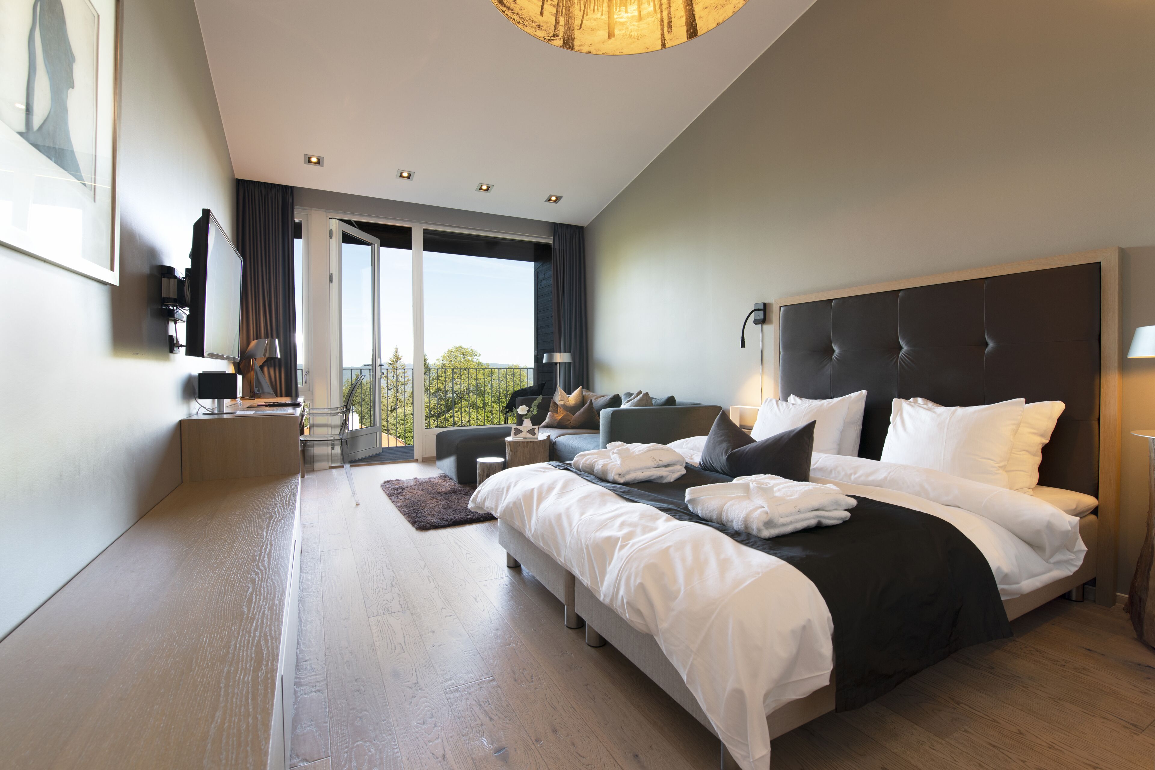 Ropa de cama hipoalergénica y escritorio 