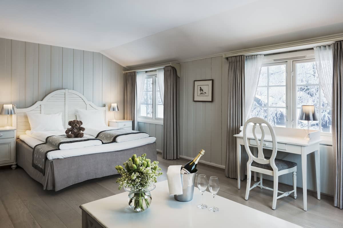 Junior Suite | Hypo-allergenic bedding, desk, laptop workspace, free WiFi