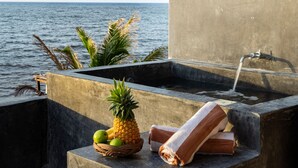 Cielo Master Deluxe Oceanfront king size bed with plunge pool and terrace | Teres/patio