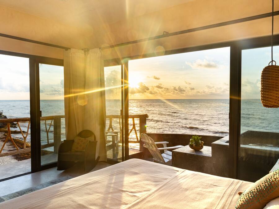 Cielo Master Deluxe Oceanfront king size bed with plunge pool and terrace