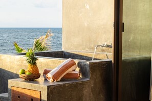 Cielo Master Deluxe Oceanfront king size bed with plunge pool and terrace | Terrace/patio