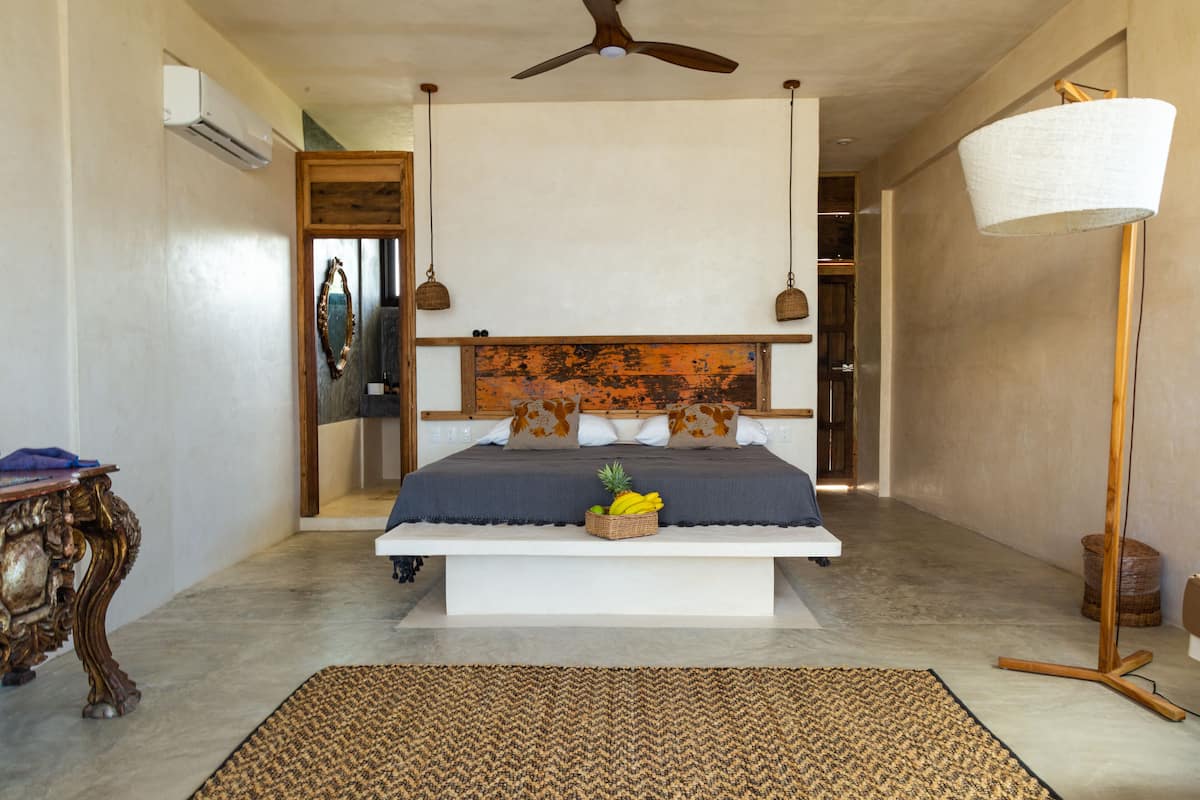 Deluxe Oceanfront king size bed with plunge pool and terrace | Coffre-fort, décor unique, ameublement unique, accès au Wi-Fi (inclus)