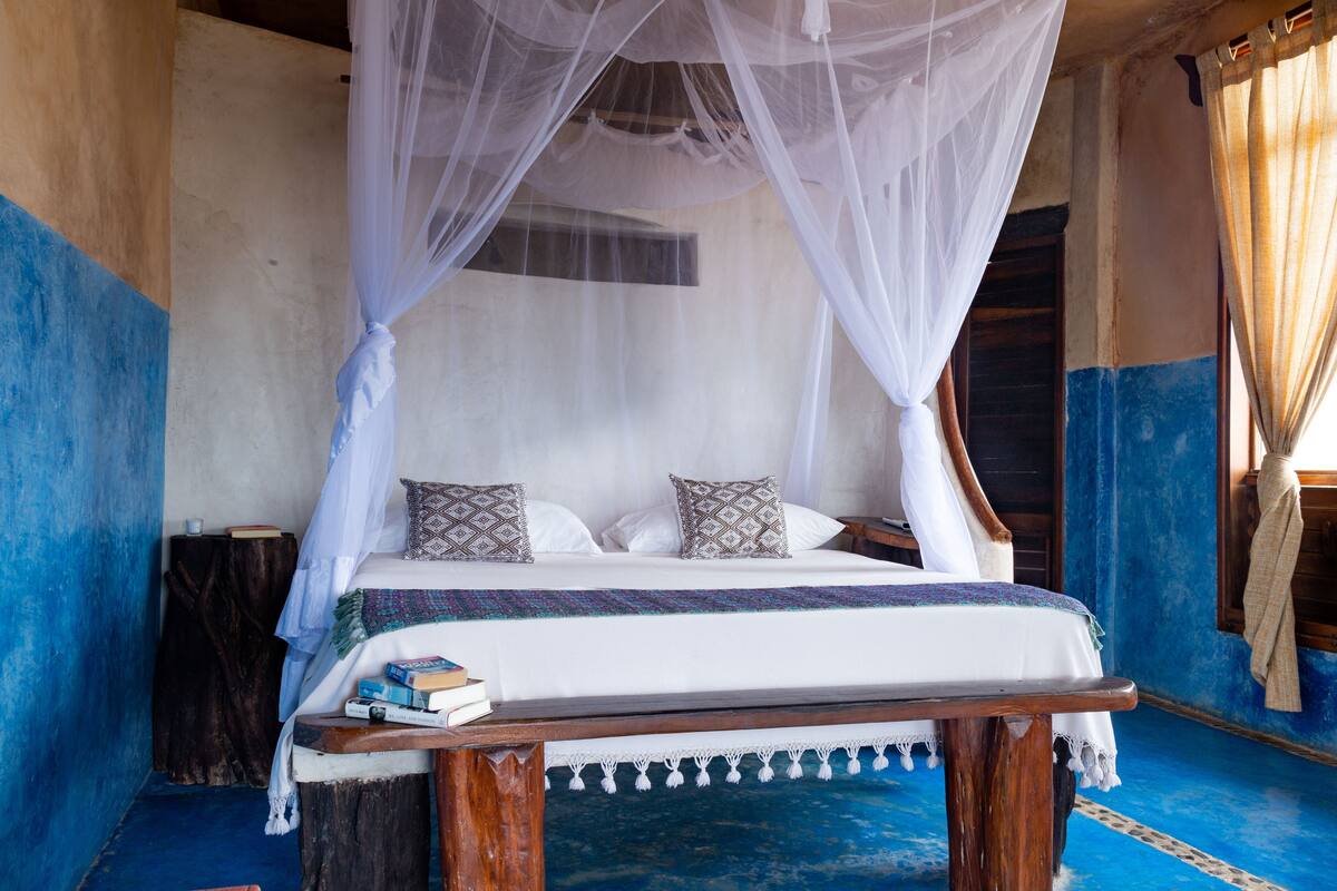 Master Suite Ocean Front king size bed | 高档床上用品、客房内保险箱、免费 WiFi、特色装修
