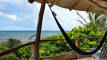 Master Suite Ocean Front king size bed | Terassi/patio