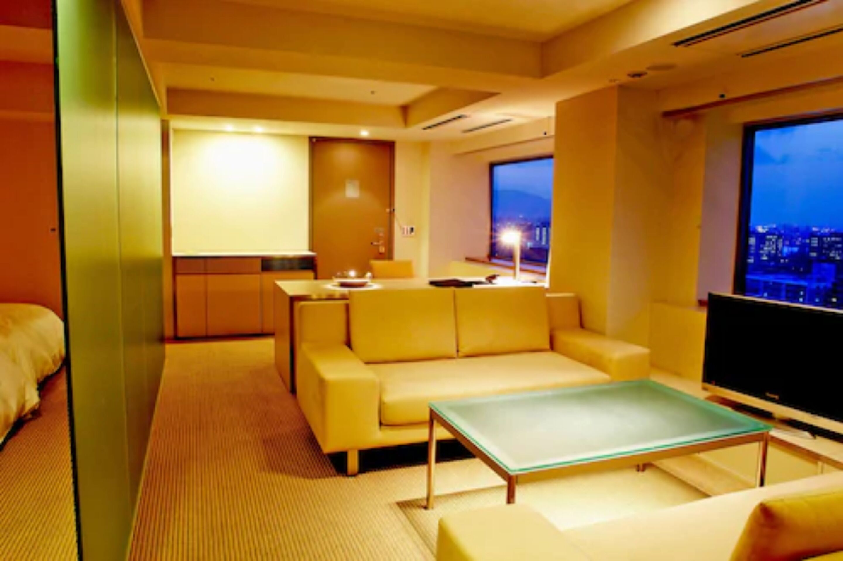 exclusive twin room, non smoking | living area | flat-screen tv, pay films