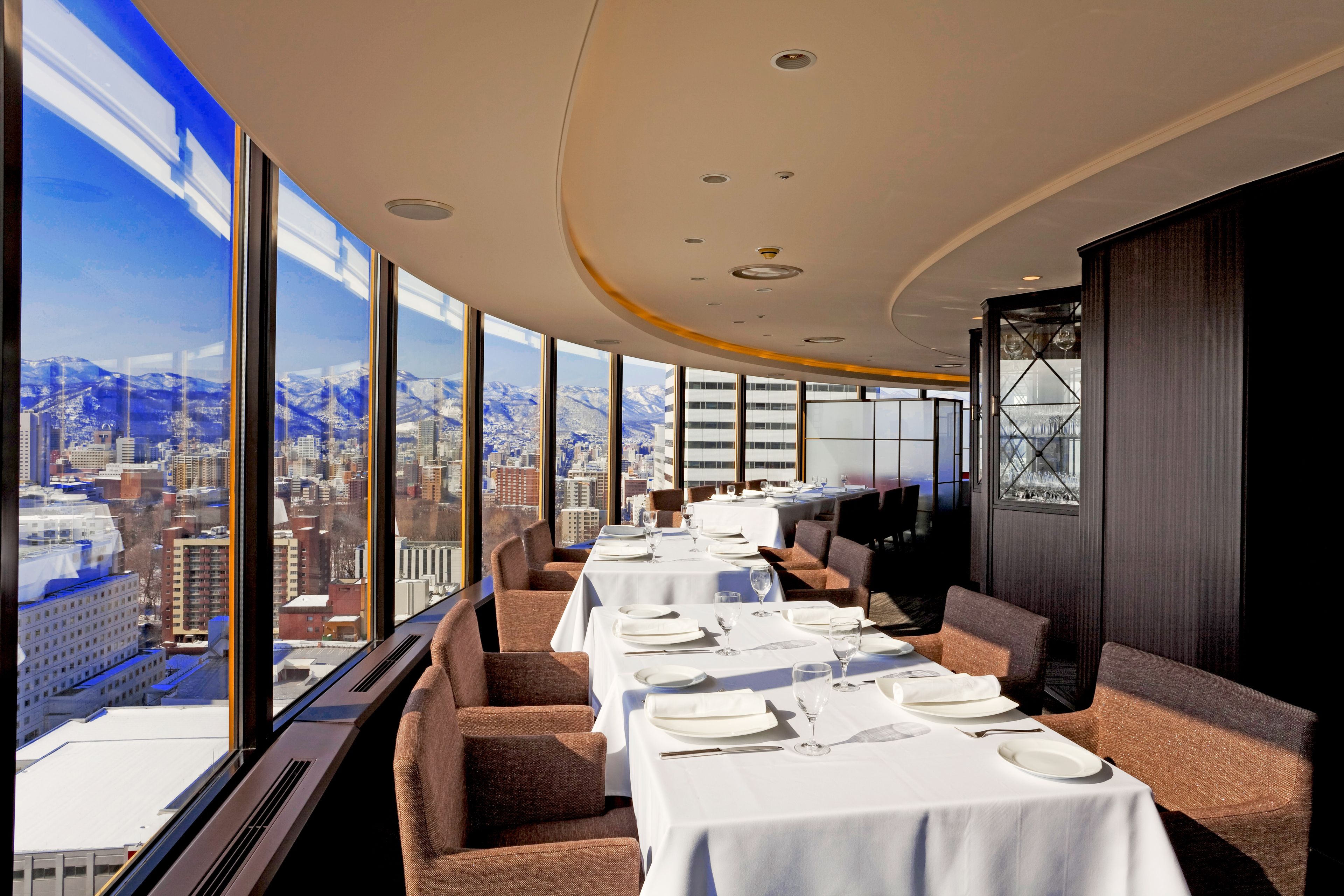 3 restaurants, breakfast, lunch, dinner served; fusion cuisine