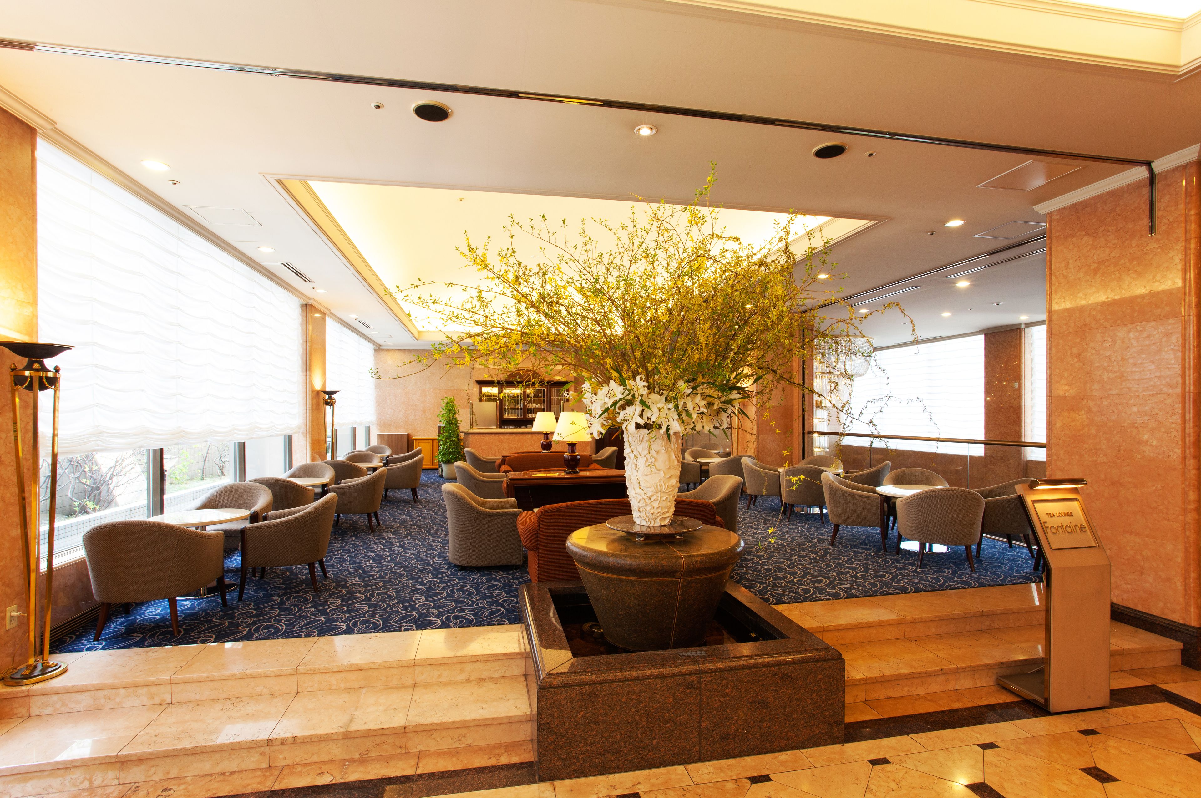 3 restaurants, breakfast, lunch, dinner served; fusion cuisine