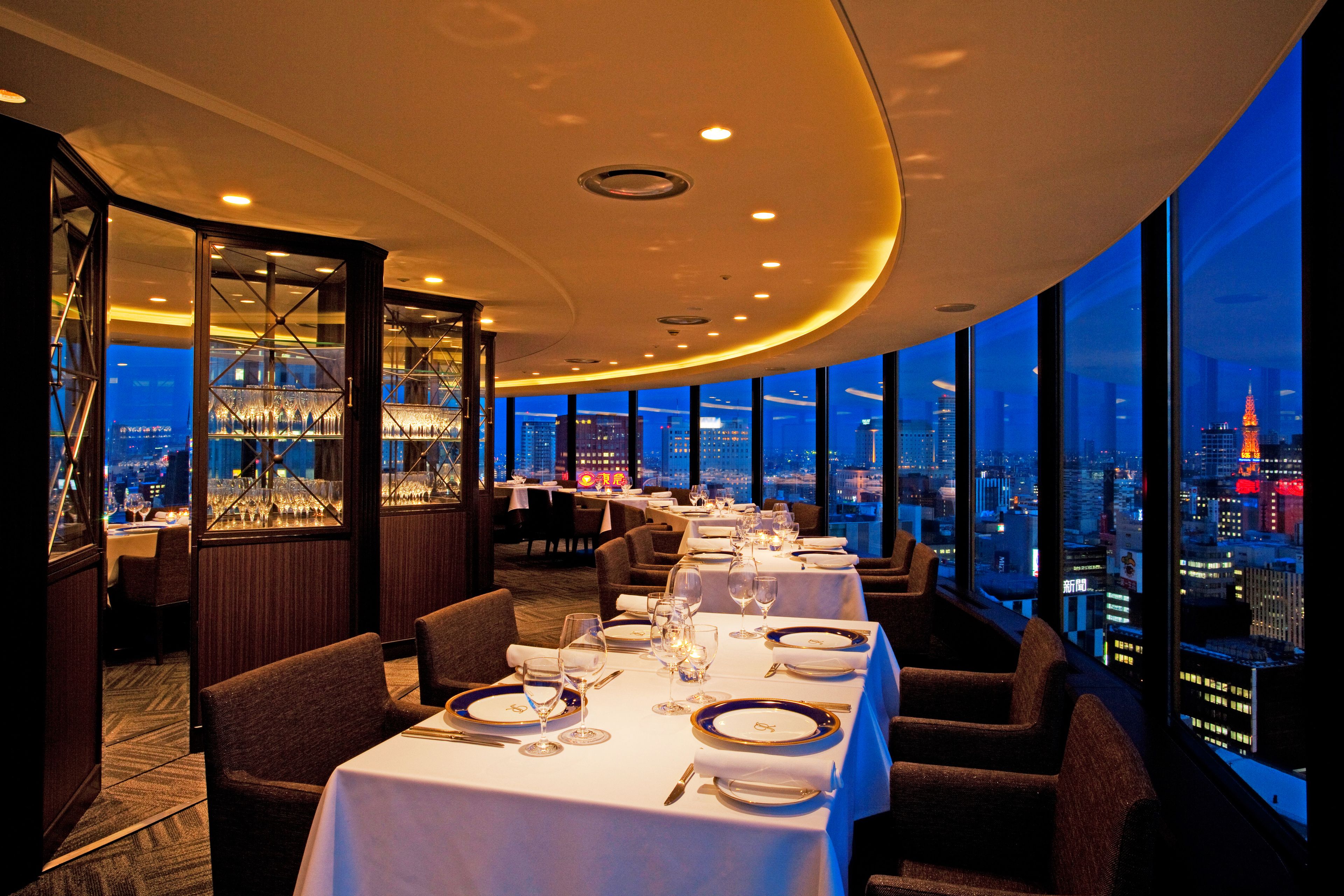 3 restaurants, breakfast, lunch, dinner served; fusion cuisine