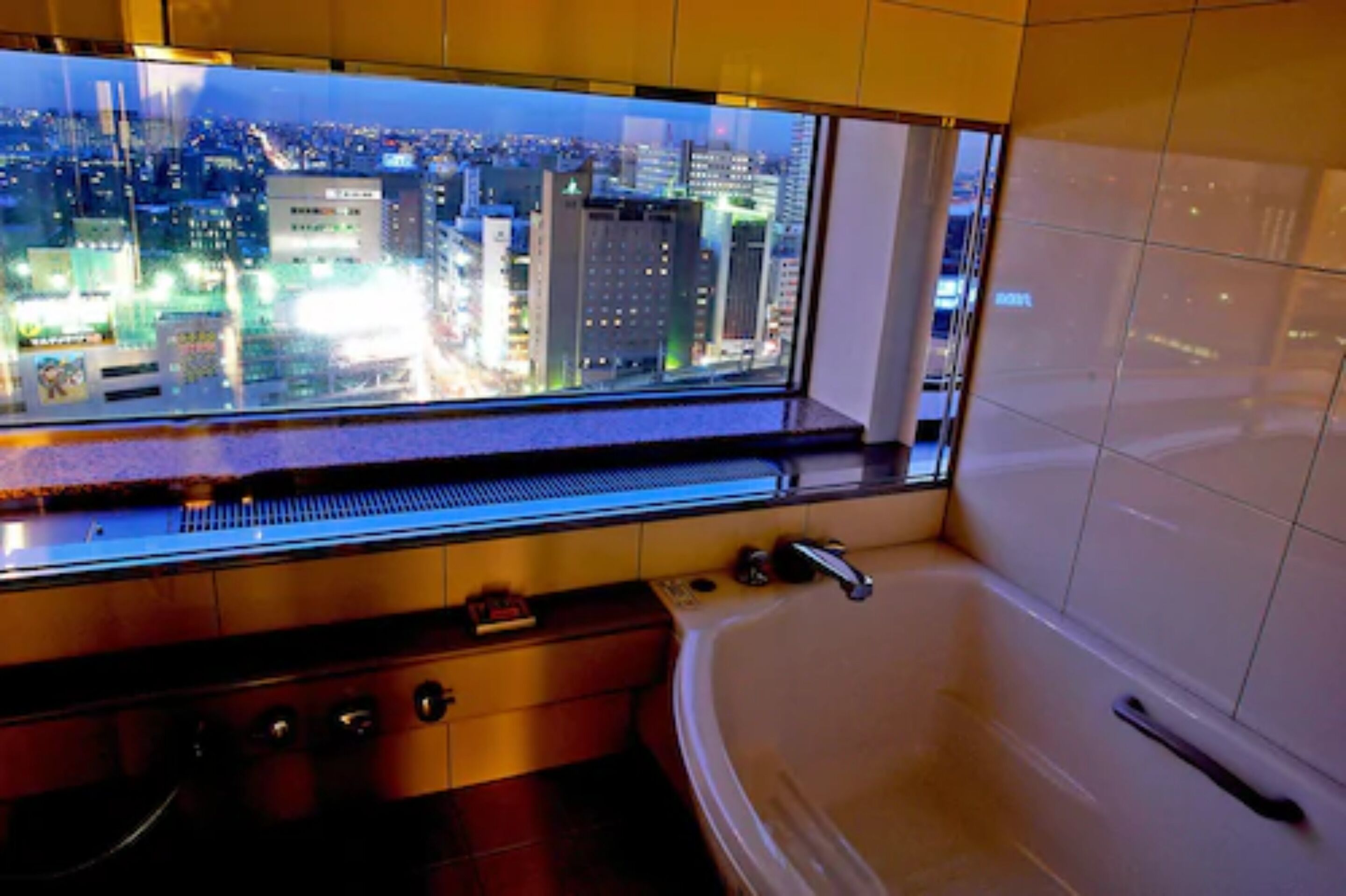exclusive twin room, non smoking | bathroom | combined shower/bathtub, deep-soaking bathtub, free toiletries