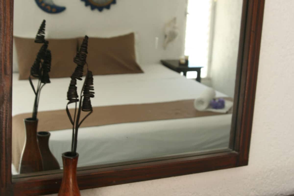 Amaite | Cofres nos quartos, individualmente decorados, cortinas blackout