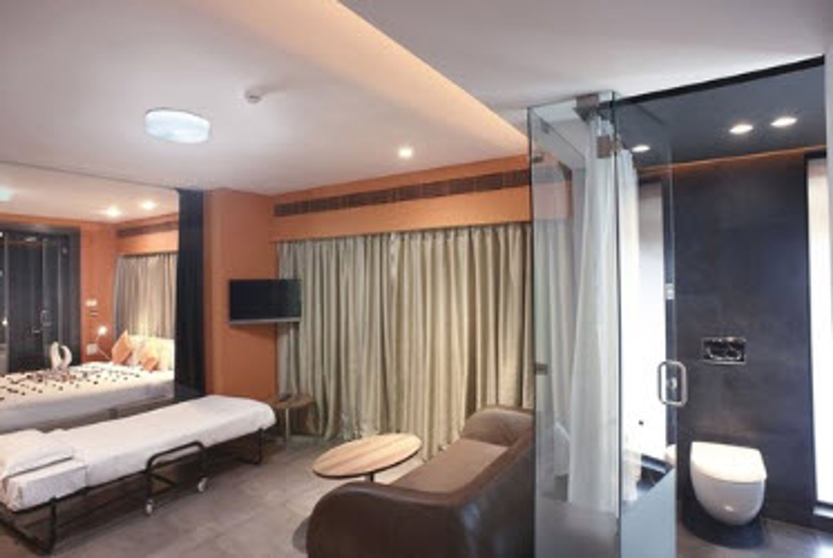 comfort room | living room | 43-inch smart tv with satellite channels, computer