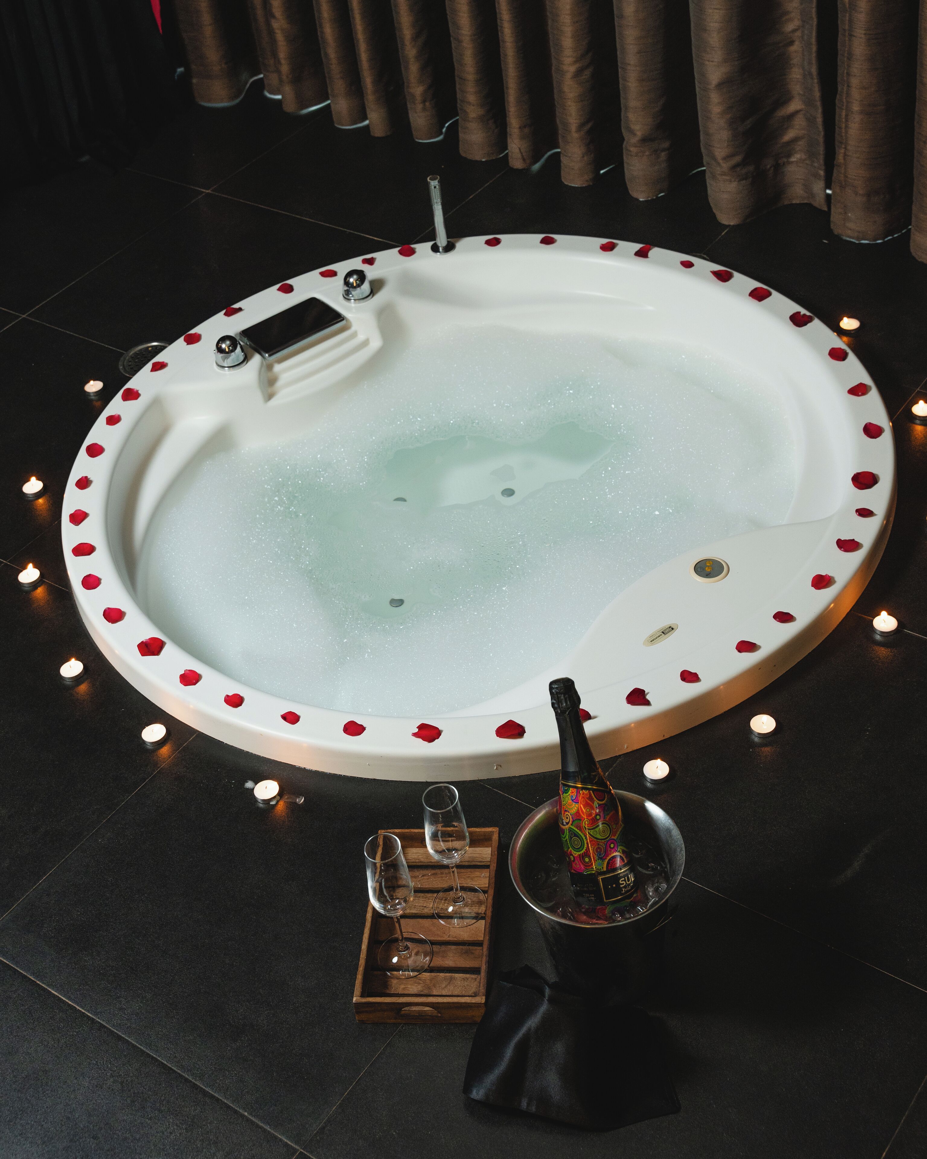 romantic suite | jetted bathtub