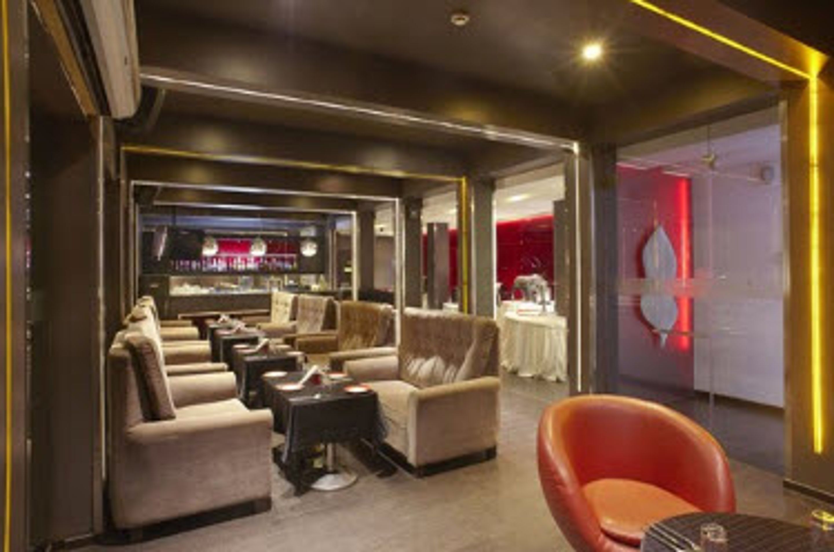 breakfast, lunch and dinner served