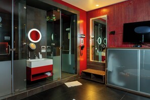 Suite romántica | Minibar, caja de seguridad en la habitación y insonorización 