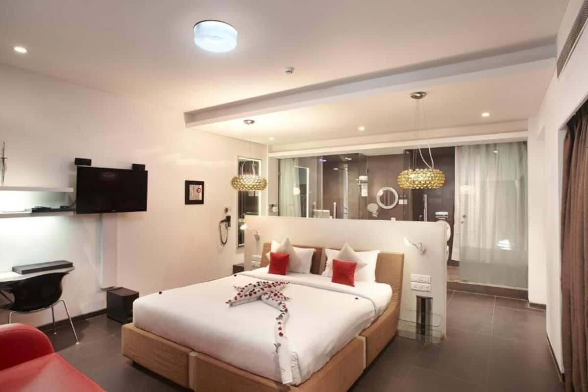 minibar, in-room safe, soundproofing, iron/ironing board