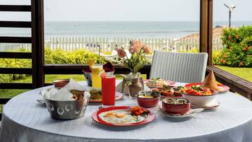 Breakfast, lunch and dinner served