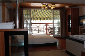 LCD TV - Bamboo House Resort (Guilin)
