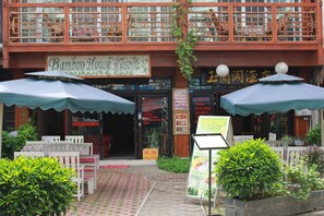 Courtyard - Bamboo House Resort (Guilin)