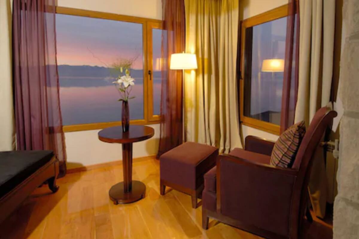 deluxe suite, 1 king bed, lake view | view from room