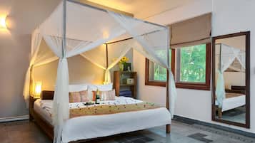 Standard Double Room | 1 bedroom, minibar, in-room safe, desk